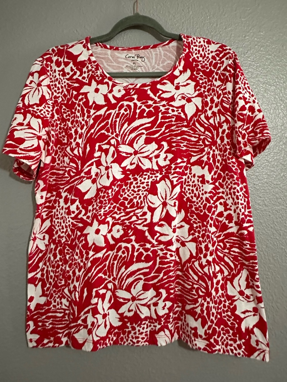 Coral Bay Women’s Red and White Floral Short-Sleeve Top petite large